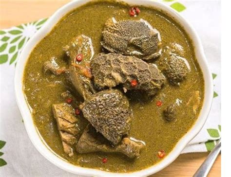  Miyan Kuka! A Savory and Spicy Nigerian Soup Perfect for Cold Nights