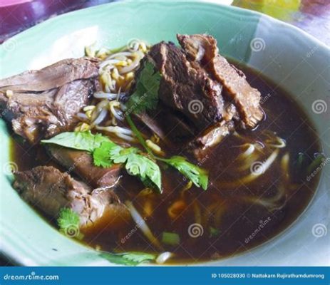  ก๋วยเตี๋ยวเป็ดตุ๋นโบราณ  รสชาติเข้มข้น หอมเครื่องเทศลอยกรุ่น